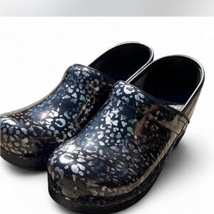 Stylish Black and Silver Clogs